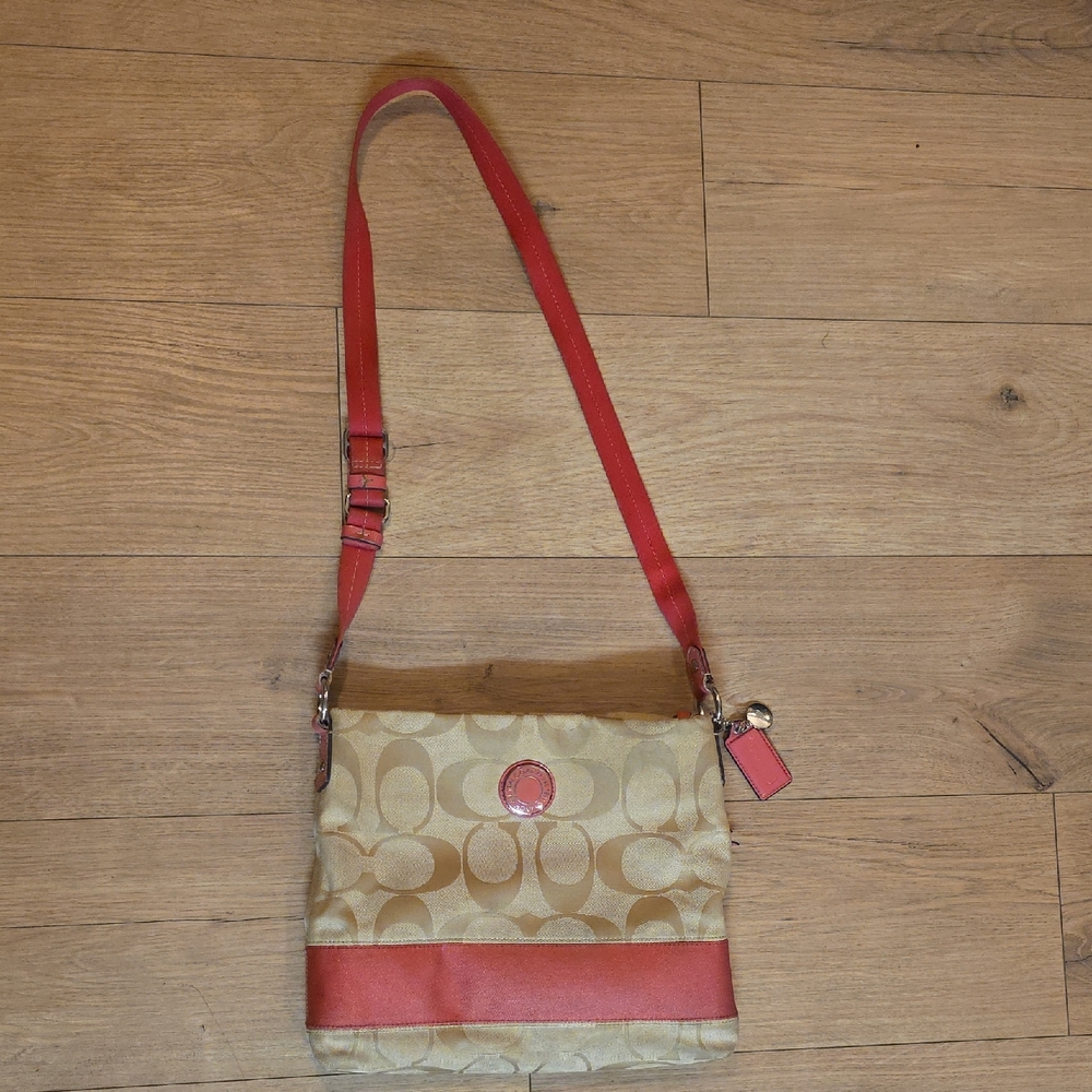 Coach Stylish Tan and Pink‎ Women's Shoulder Bag